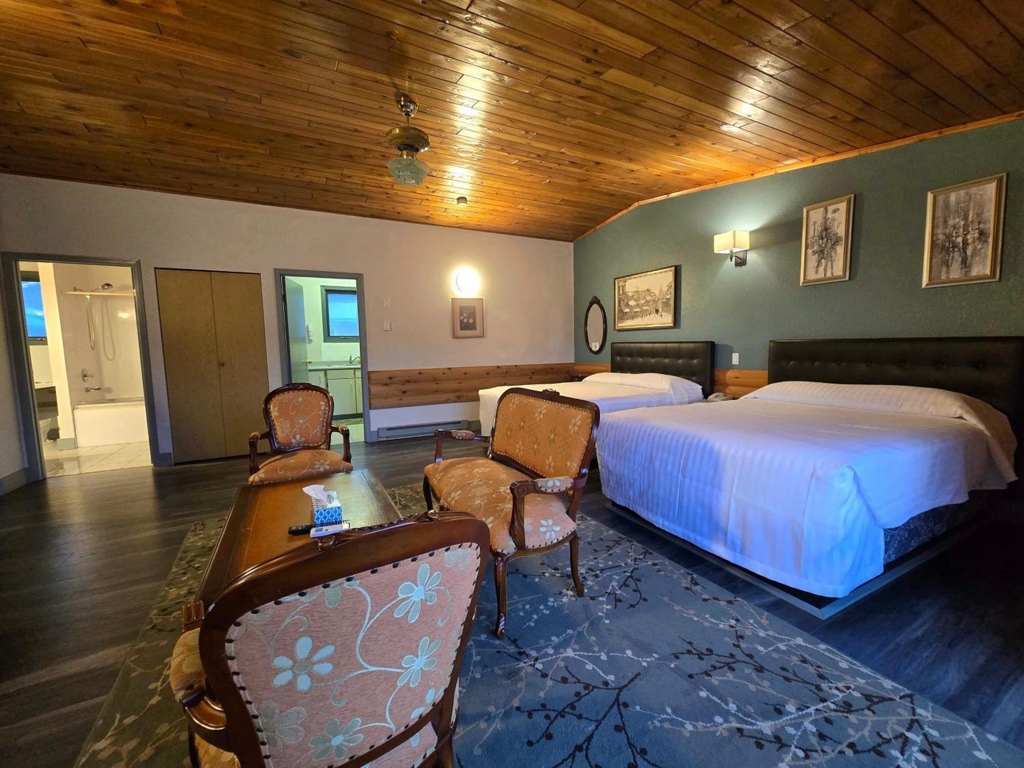 Alpine Inn Valemount Kültér fotó