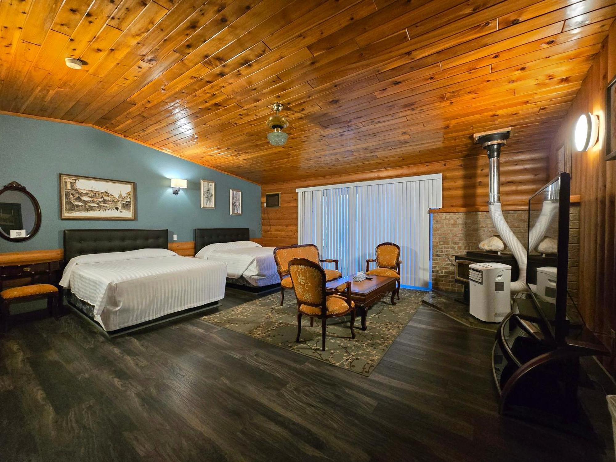 Alpine Inn Valemount Kültér fotó