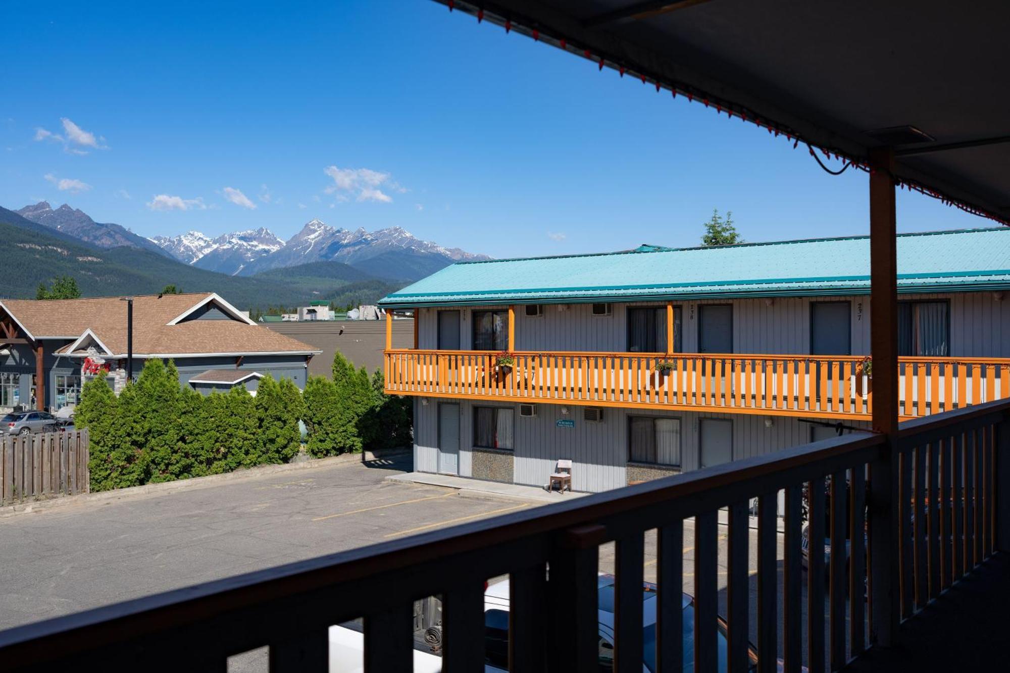 Alpine Inn Valemount Kültér fotó