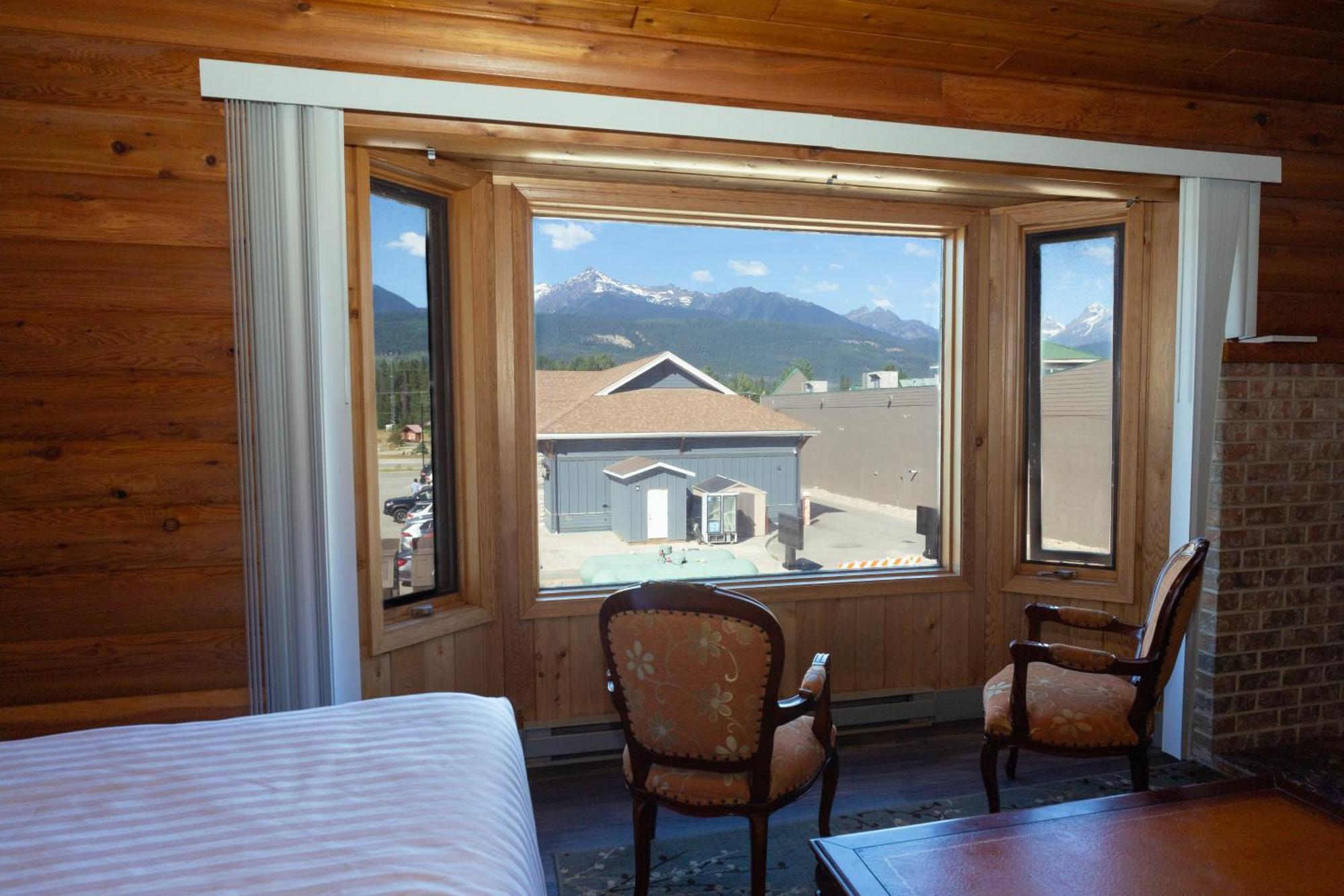 Alpine Inn Valemount Kültér fotó