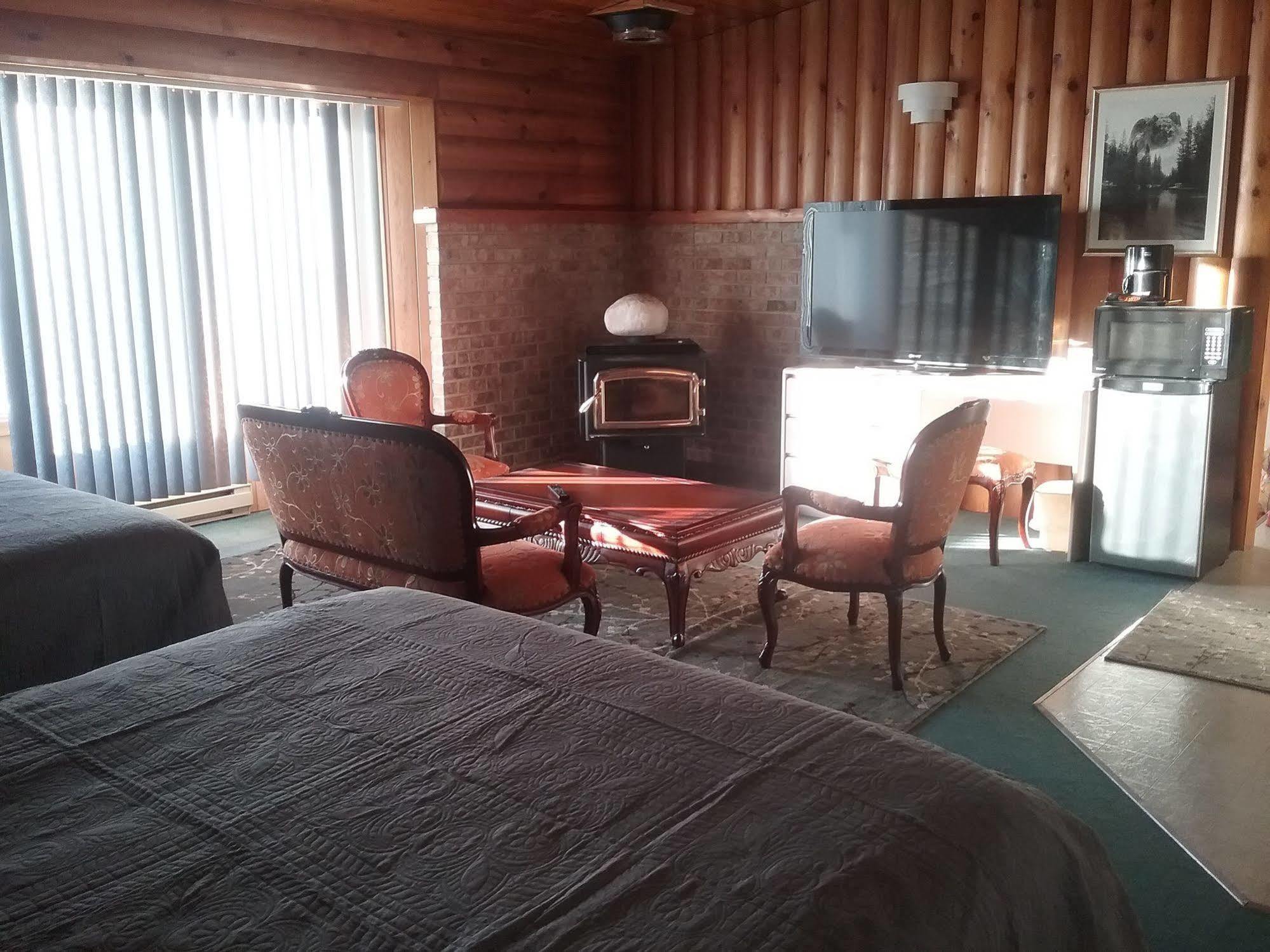 Alpine Inn Valemount Kültér fotó